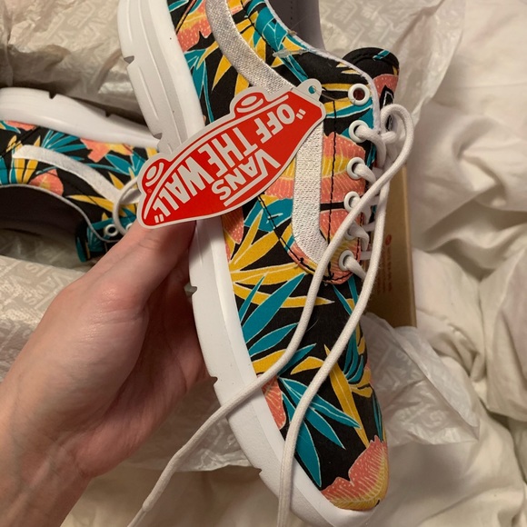 VANS tennis shoes - Picture 4 of 5